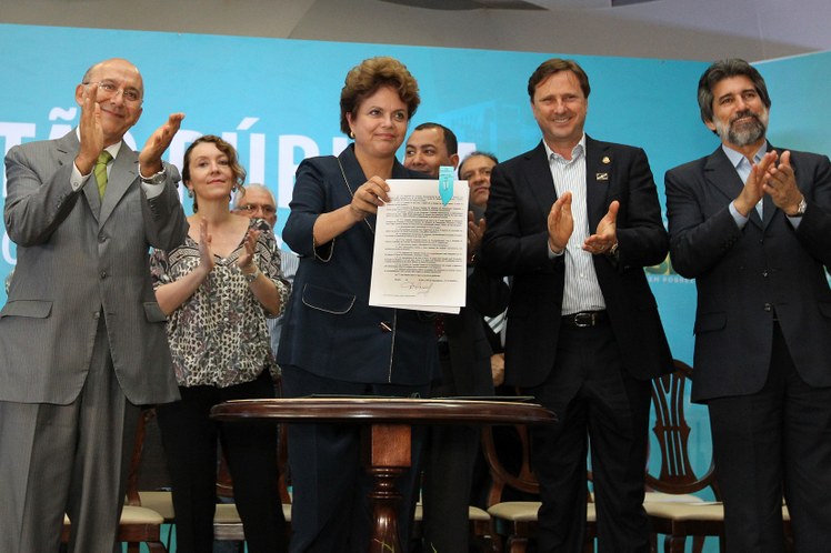 Presidenta assina decreto