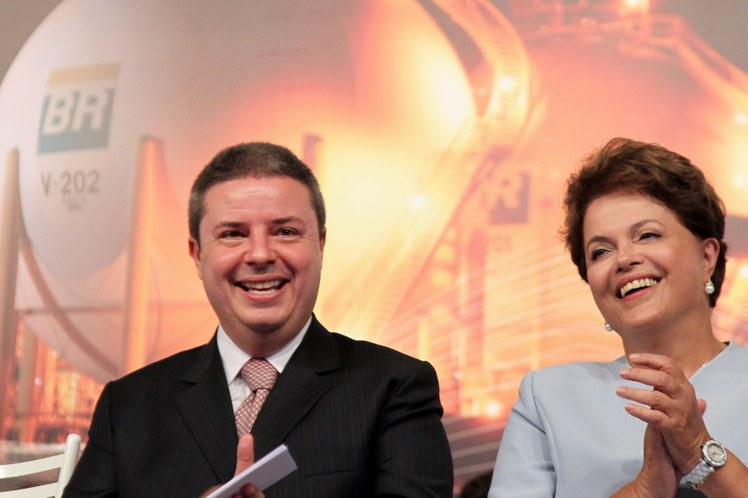 Presidenta Dilma Rousseff e o governador Antonio Anastasia na cerimônia de assinatura do Protocolo de Intenções para construção de fábrica e de gasoduto 2