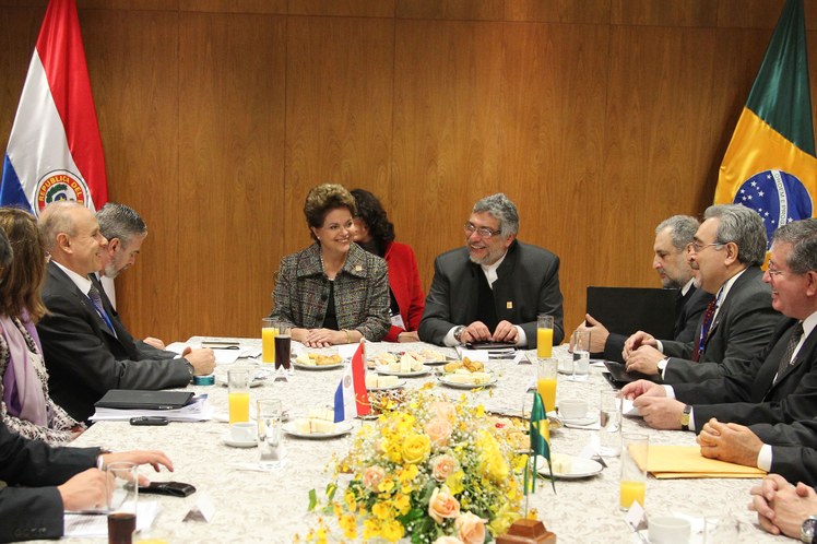 Dilma Rousseff e Fernando Lugo durante reunião ampliada com as delegações brasileira e paraguaia 1