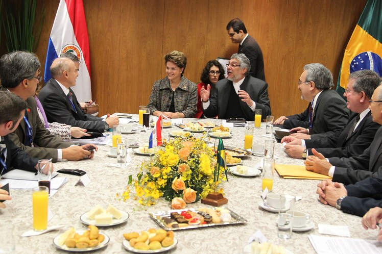 Dilma Rousseff e Fernando Lugo durante reunião ampliada com as delegações brasileira e paraguaia 2