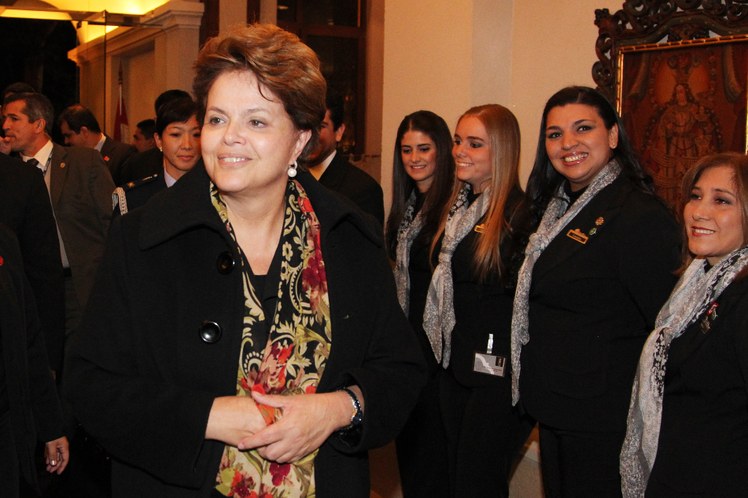 Presidenta Dilma Rousseff na chegada a Assunção 2