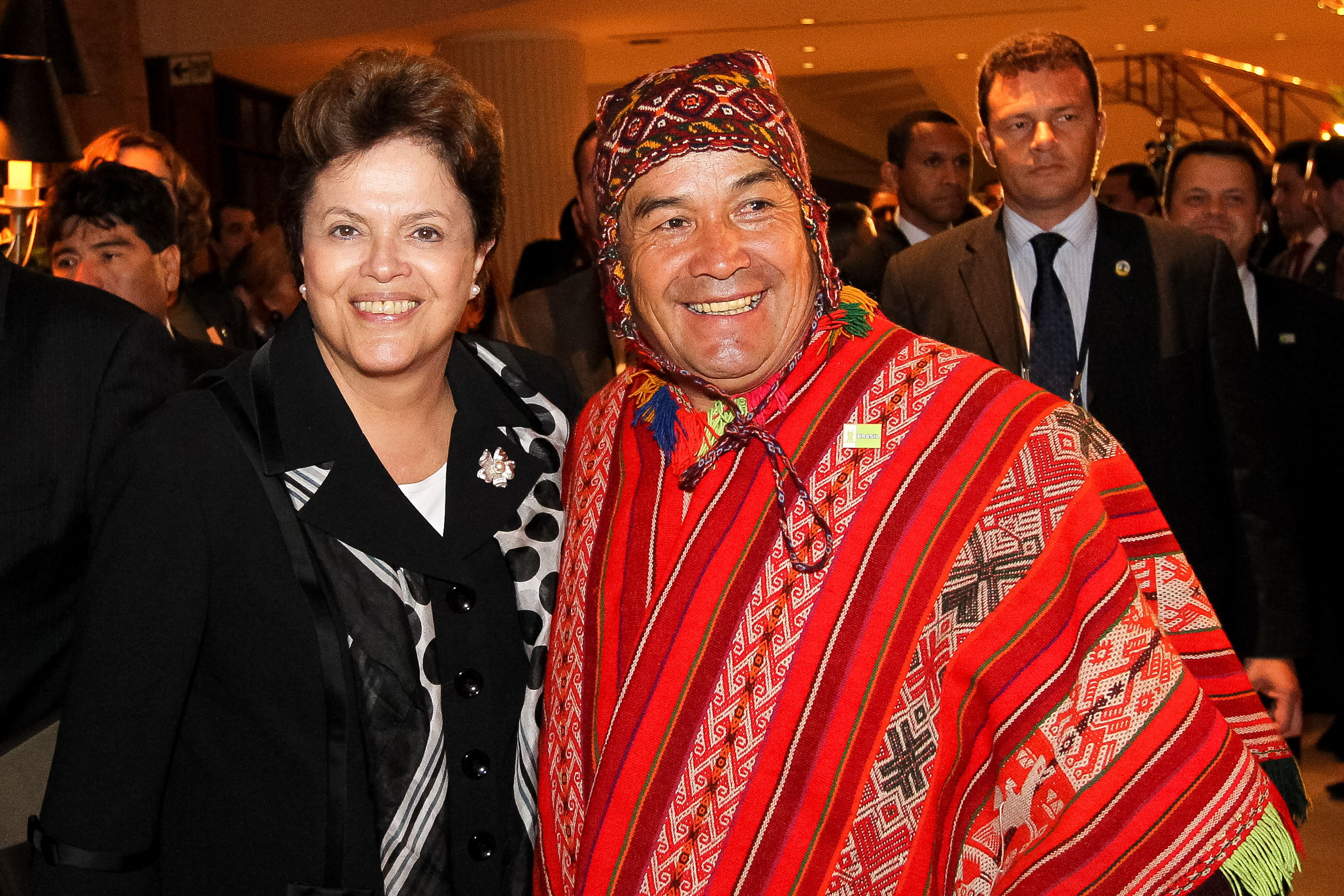 Dilma Rousseff cumprimenta o prefeito de Urubamba 2