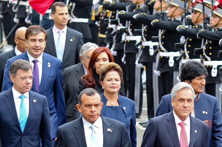Dilma Rousseff e chefes de Estado em revista às tropas no Peru 1