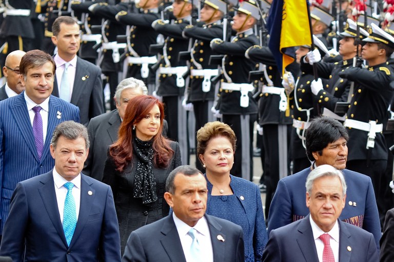 Dilma Rousseff e chefes de Estado em revista às tropas no Peru 2