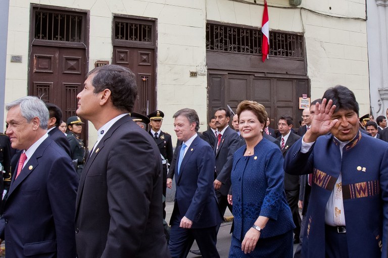 Dilma Rousseff e chefes de Estado em revista às tropas no Peru 3