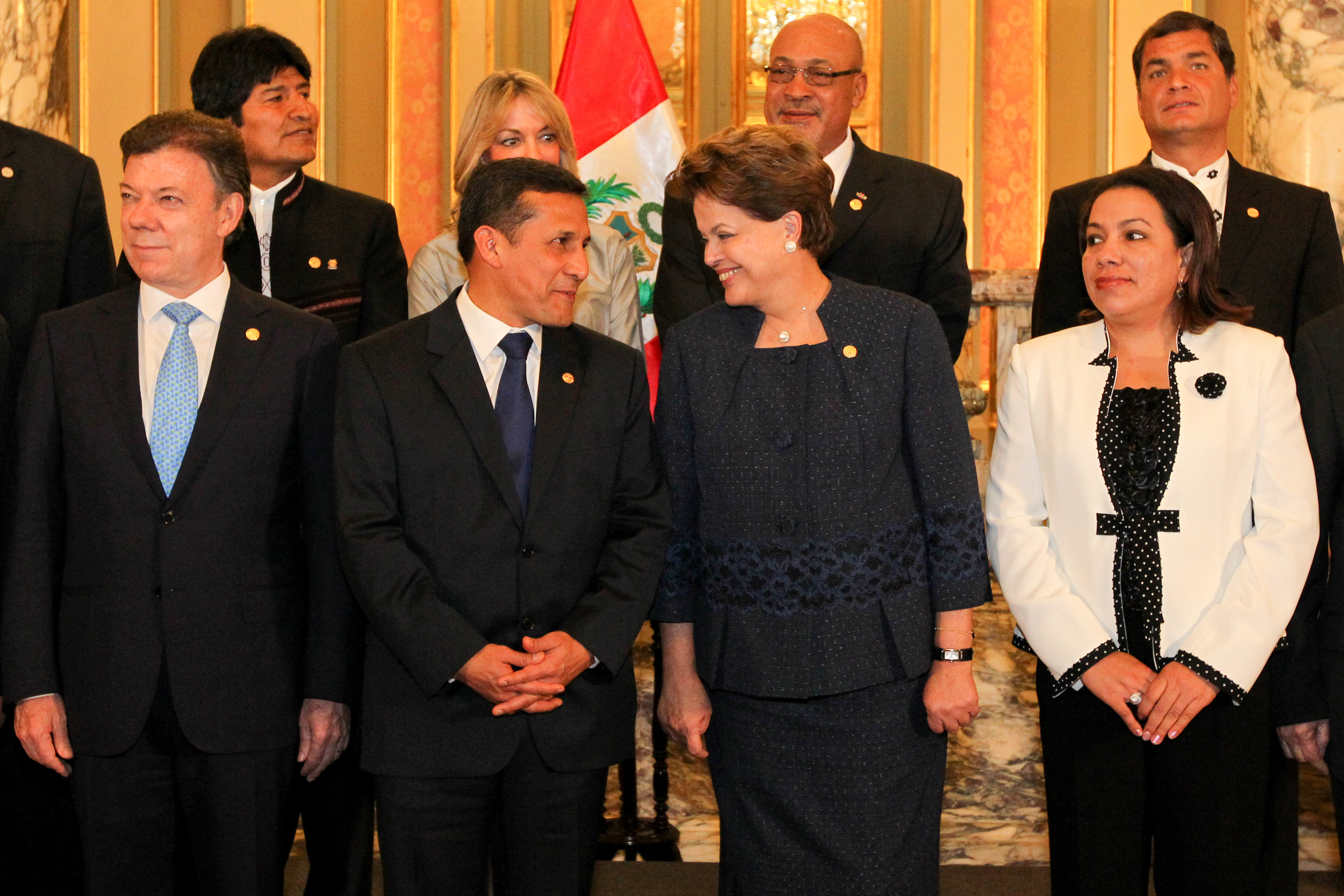 Dilma Rousseff em foto oficial dos chefes de Estado do Peru e de Governo da Unasul 3