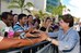 Presidenta Dilma Rousseff cumprimenta populares 2