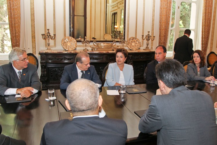 Presidenta Dilma Rousseff durante encontro com o governador do Rio Grande do Sul, Tarso Genro 11