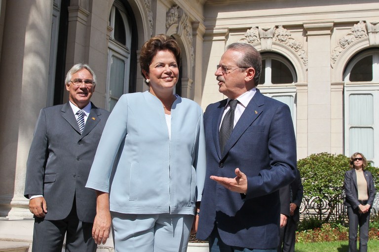 Presidenta Dilma Rousseff durante encontro com o governador do Rio Grande do Sul, Tarso Genro 4