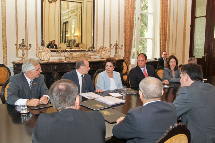 Presidenta Dilma Rousseff durante encontro com o governador do Rio Grande do Sul, Tarso Genro 9