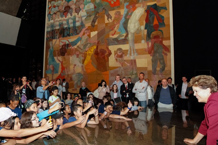 Visita à exposição dos painéis " Guerra e Paz " de Cândido Portinari - 02