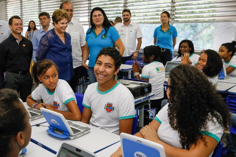 Visita ao Centro Integrado de Educação Pública - CIEP - Apresentação do Programa Piraí Digital - 01 Visita ao Centro Integrado de Educação Pública - CIEP - Apresentação do Programa Piraí Digital - 01