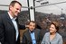Dilma Rousseff, o governador Sérgio Cabral e o prefeito Eduardo Paes durante visita à estação de teleférico do Morro do Alemão