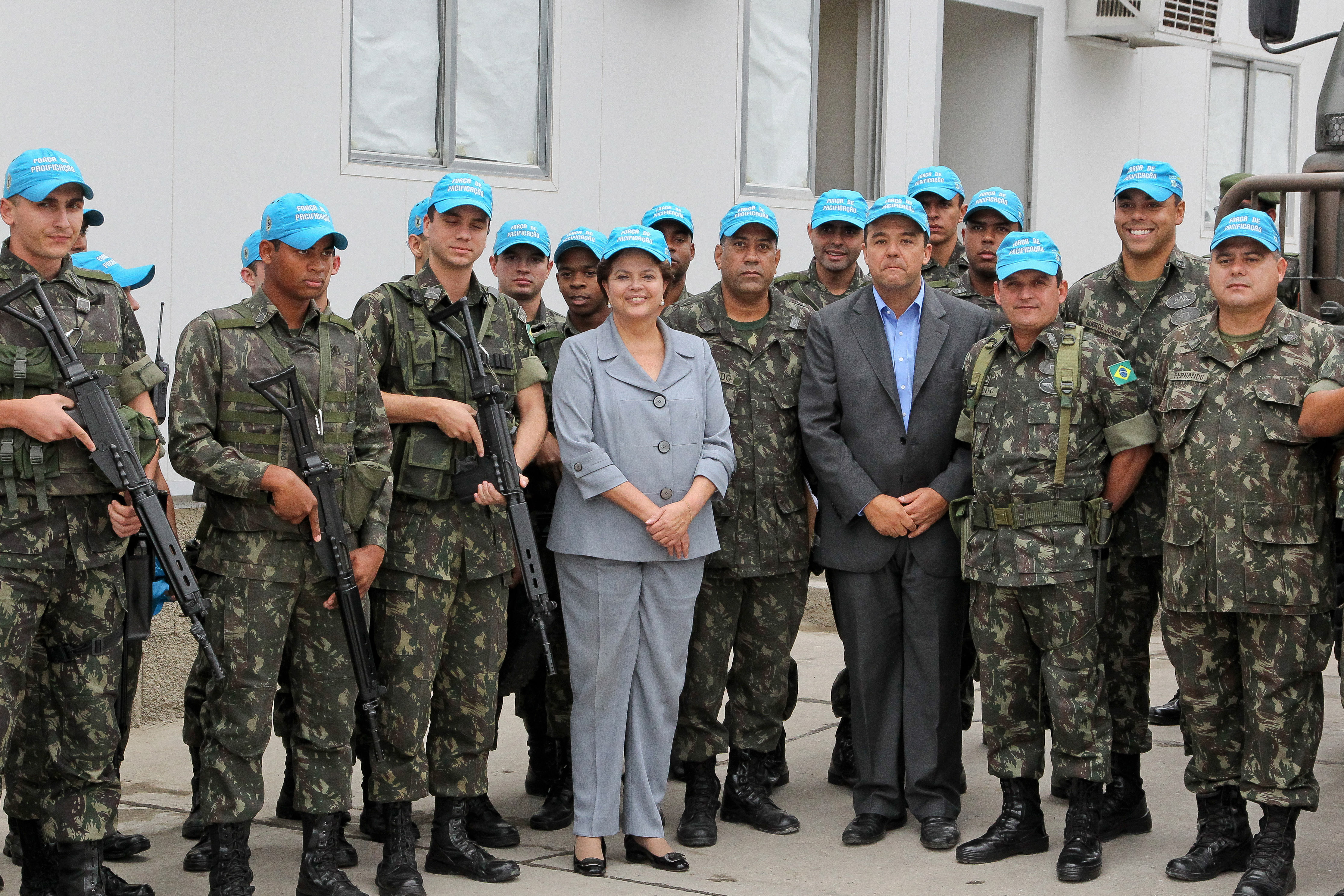 Presidenta Dilma Rousseff visita o Comando da Força de Pacificação 1