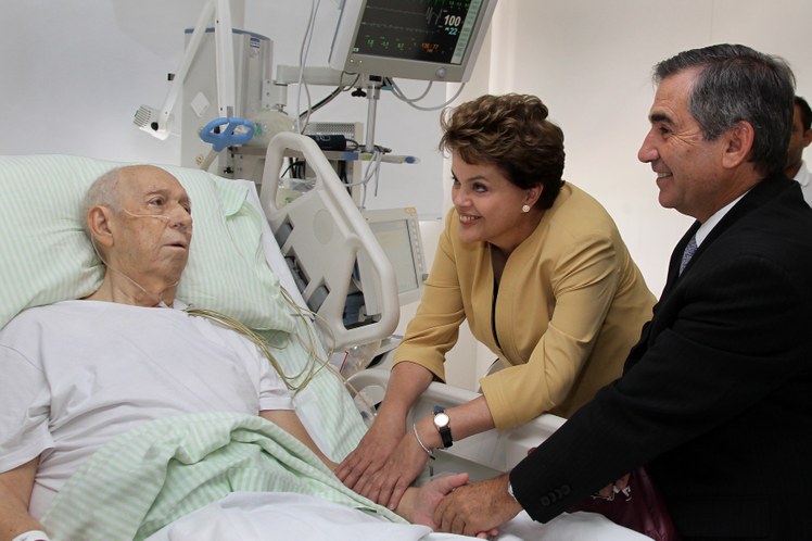 Dilma e Gilberto Carvalho visitam José Alencar 2