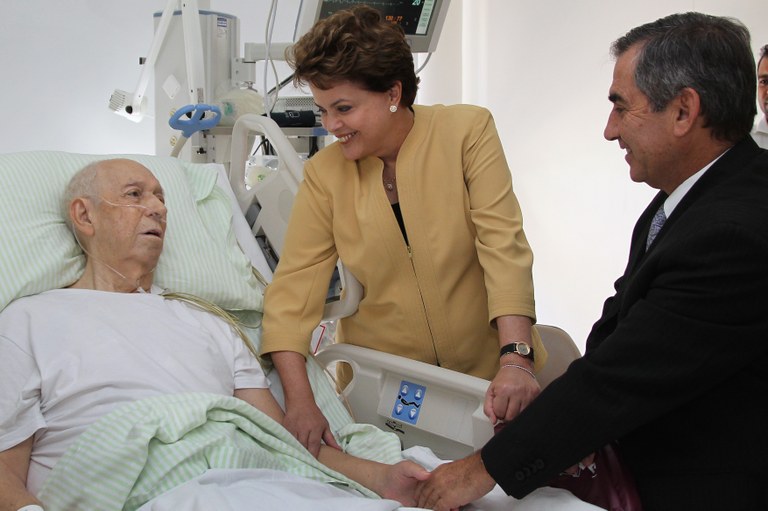 Dilma e Gilberto Carvalho visitam José Alencar 5