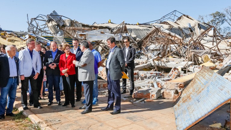 Visita às áreas atingidas por tornado - 10