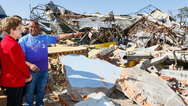 Visita às áreas atingidas por tornado - 01