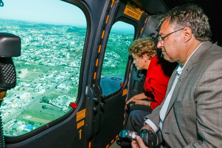 Visita às áreas atingidas por tornado - 04