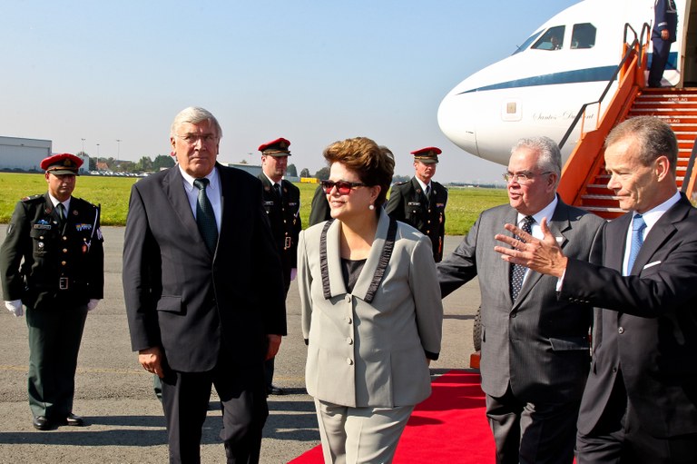 Presidenta Dilma Rousseff durante a chegada a Bruxelas 2