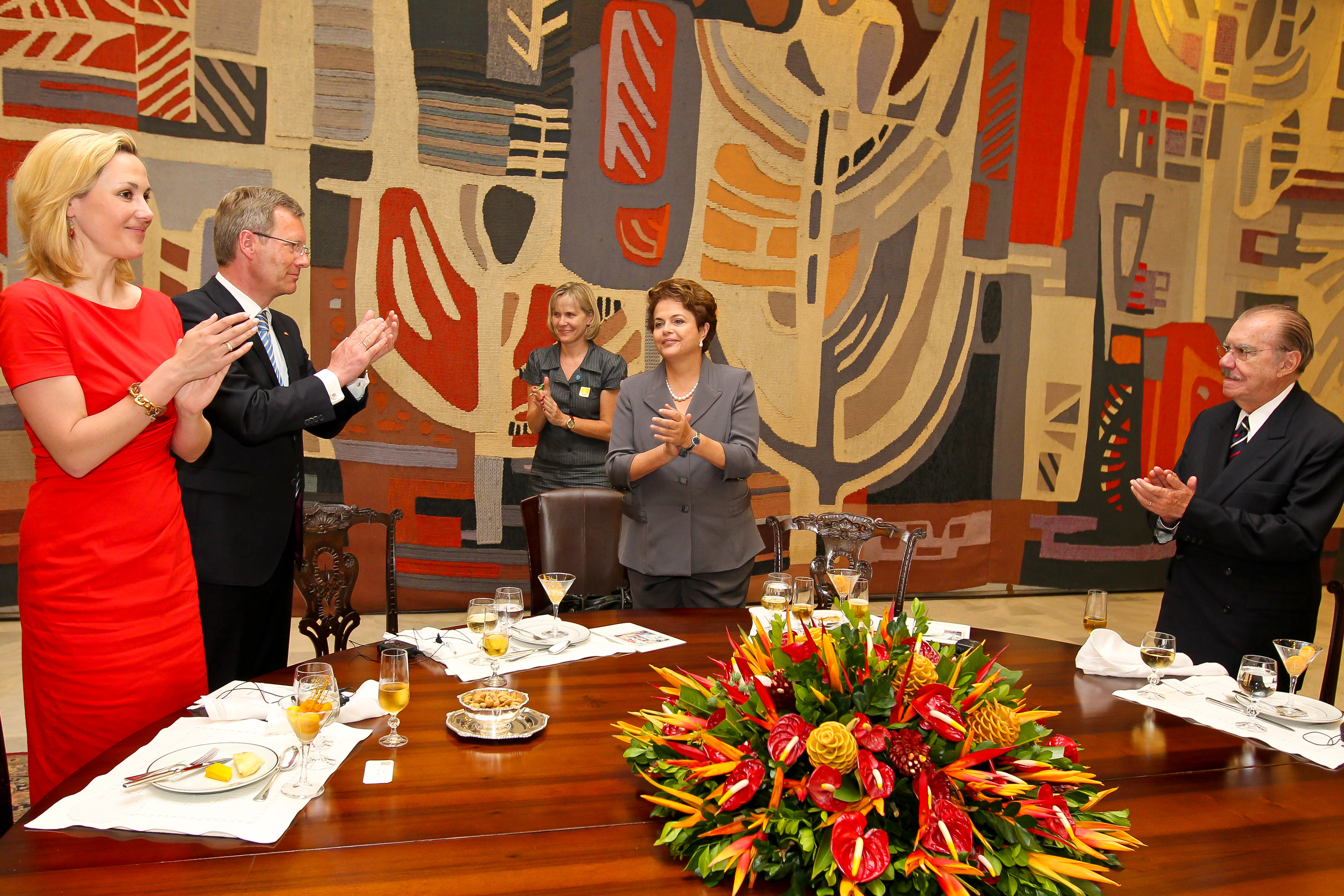 Dilma Rousseff almoça com o presidente da Alemanha, Christian Wulff, sua esposa Bettina Wulff e o presidente do Senado Federal, José Sarney