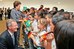 Presidenta Dilma Rousseff e o presidente da Alemanha, Christian Wulff, cumprimentam crianças na cerimônia oficial de chegada ao Brasil 1