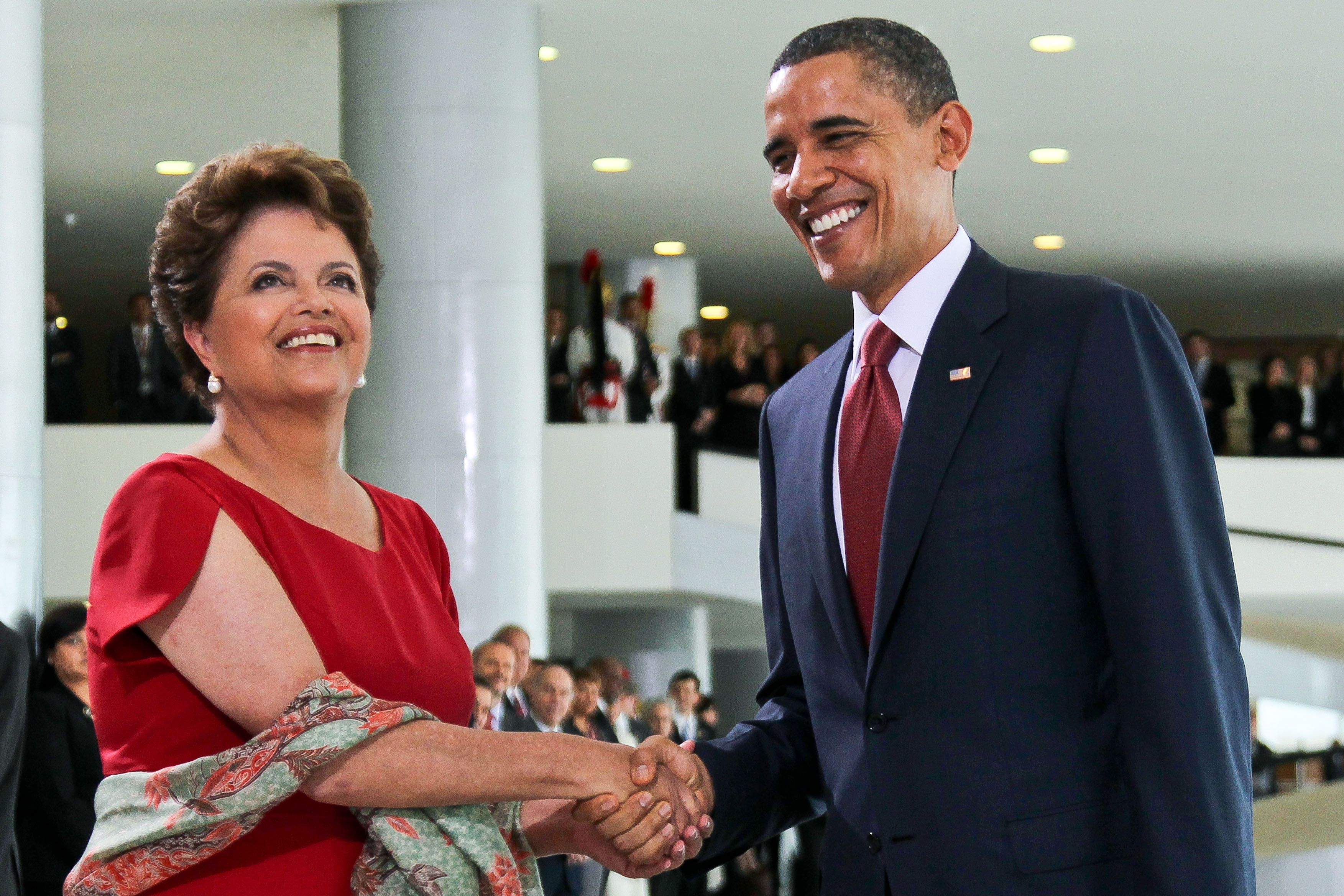 Dilma Rousseff e o presidente dos Estados Unidos, Barack Obama, durante cerimônia oficial de chegada ao Brasil 3