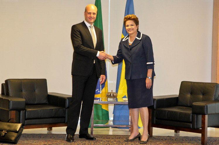 Dilma Rousseff cumprimenta o primeiro-ministro da Suécia, Fredrik Reinfeldt 2