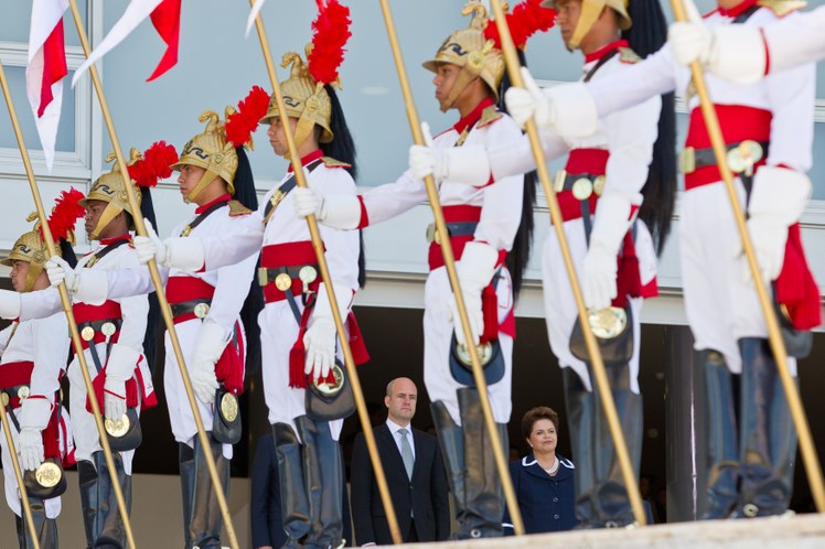 Presidenta durante cerimônia oficial de chegada do primeiro-ministro da Suécia 1