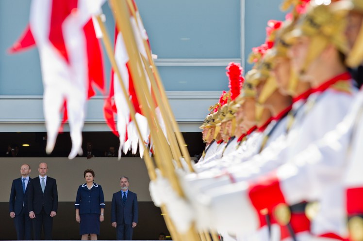 Presidenta durante cerimônia oficial de chegada do primeiro-ministro da Suécia 3
