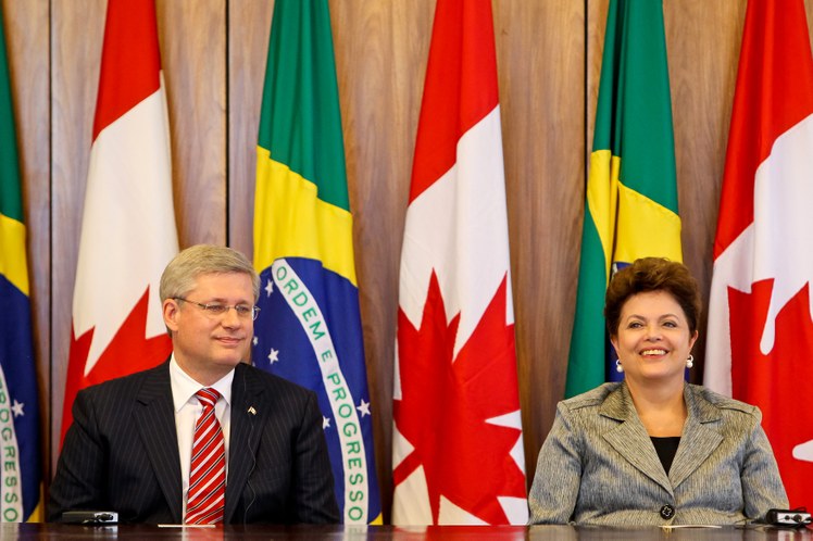 Dilma durante reunião com o primeiro-ministro do Canadá, Stephen Harper 1