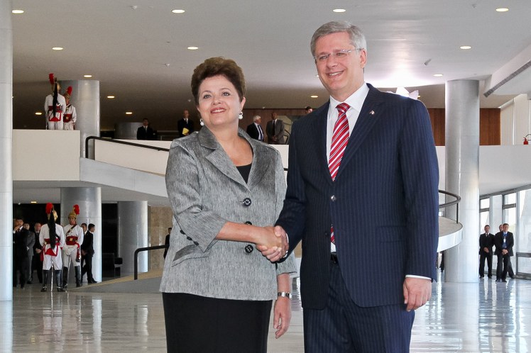 Dilma Rousseff cumprimenta o primeiro-ministro do Canadá, Stephen Harper 2