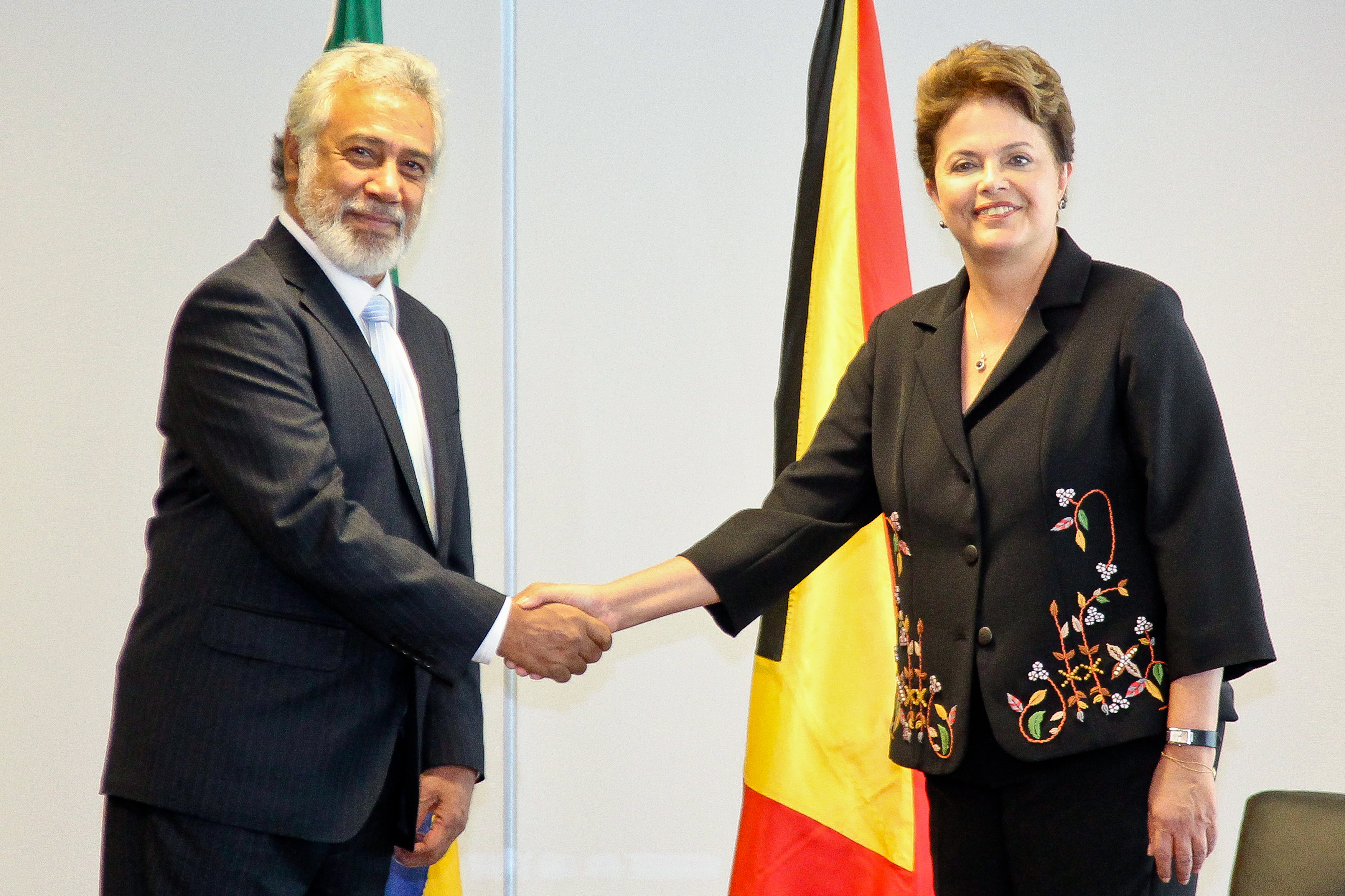 Dilma Rousseff cumprimenta o primeiro-ministro do Timor Leste, Xanana Gusmão 2