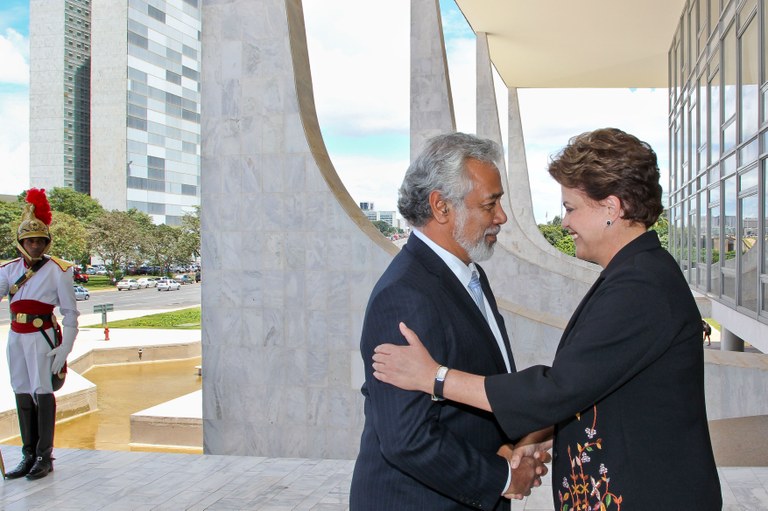 Dilma Rousseff cumprimenta o primeiro-ministro do Timor Leste, Xanana Gusmão 3