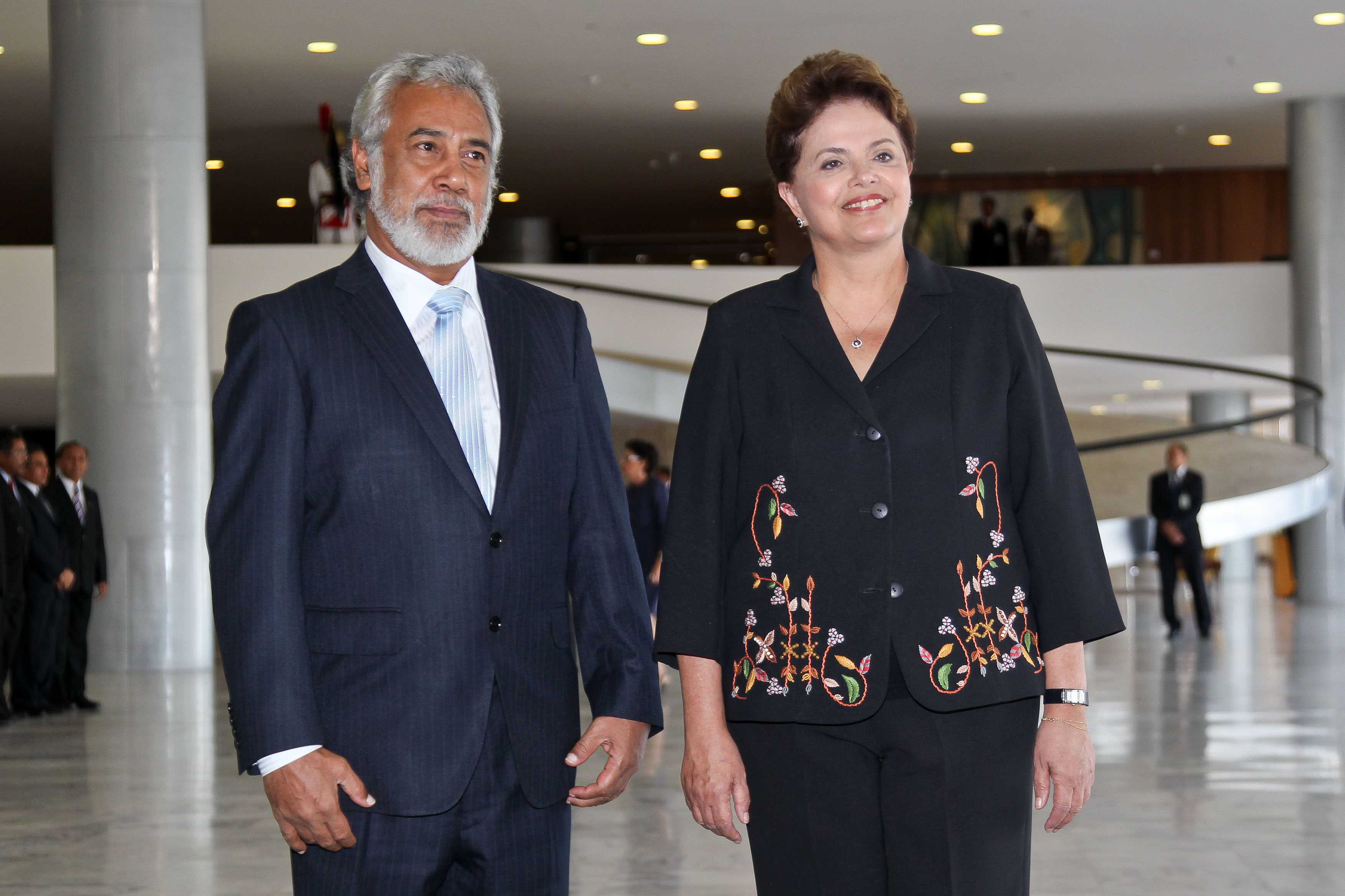 Presidenta Dilma Rousseff e o primeiro-ministro do Timor Leste, Xanana Gusmão, na cerimônia oficial de chegada