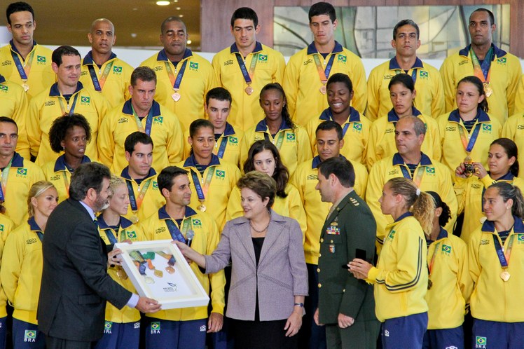 Dilma recebe os medalhistas dos 5º Jogos Mundiais Militares Rio 2011 - 1