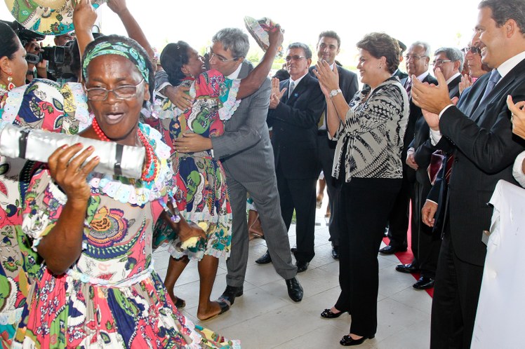 Dilma Rousseff assiste apresentação do grupo Samba de Parea da Mussuca, da cidade de Laranjeiras (SE) 1