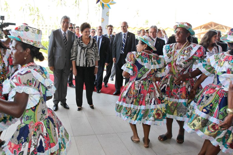 Dilma Rousseff assiste apresentação do grupo Samba de Parea da Mussuca, da cidade de Laranjeiras (SE) 2 Dilma Rousseff assiste apresentação do grupo Samba de Parea da Mussuca, da cidade de Laranjeiras (SE) 2