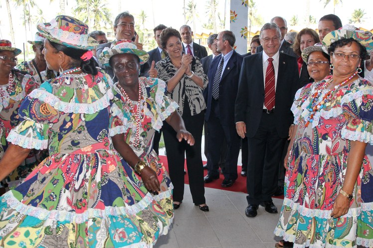 Dilma Rousseff assiste apresentação do grupo Samba de Parea da Mussuca, da cidade de Laranjeiras (SE) 3