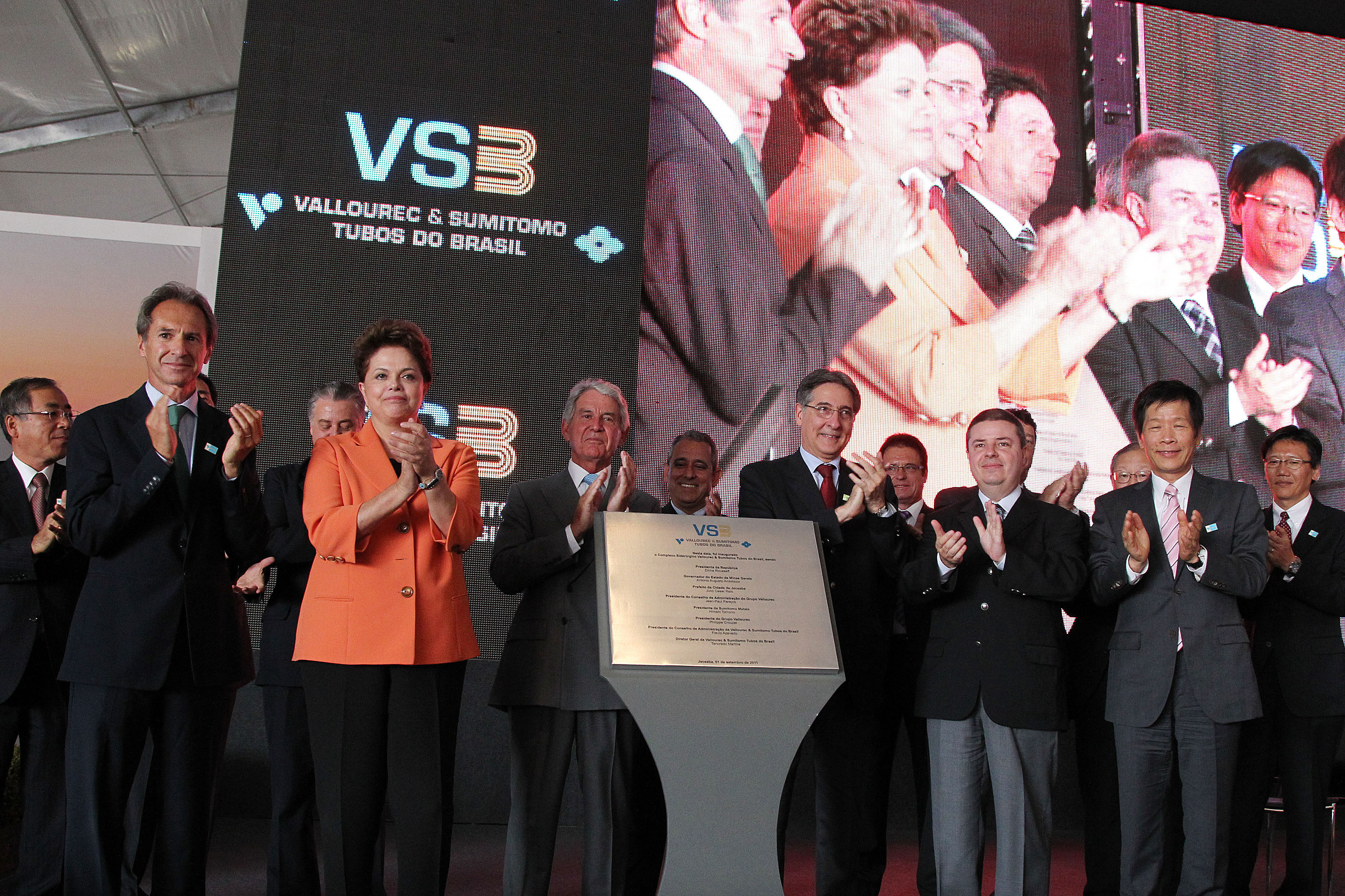 Presidenta Dilma Rousseff, durante descerramento da placa de inauguração do complexo siderúrgico da Vallourec & Sumitomo Tubos do Brasil (VSB). (Jeceaba-MG 01/09/2011) 