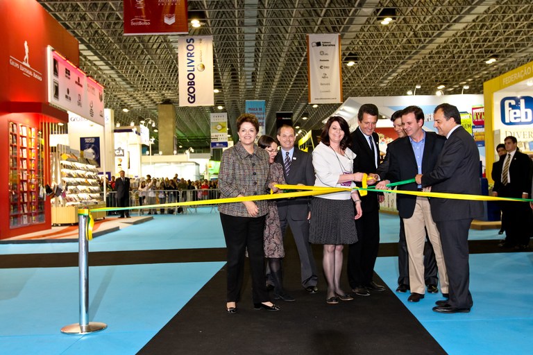 Presidenta Dilma Rousseff descerra fita inaugural a abertura da XV Bienal Internacional do Livro do Rio de Janeiro - 2011. (Rio de Janeiro-RJ, 01/09/2011)