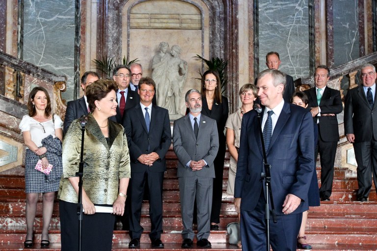 Presidenta Dilma Rousseff durante a declaração a imprensa após encontro com Primeiro-Ministro do Reino da Bélgica, Senhor Yves Leterme. Bruxelas - BEL, 03/10/2011