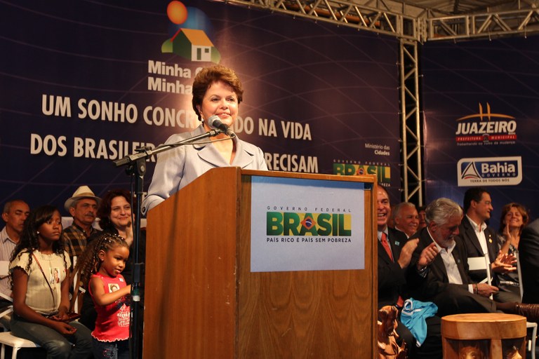  Presidenta Dilma Rousseff discursa na cerimônia de entrega de unidades habitacionais do programa Minha Casa, Minha Vida. Juazeiro-BA, 05/08/2011 
