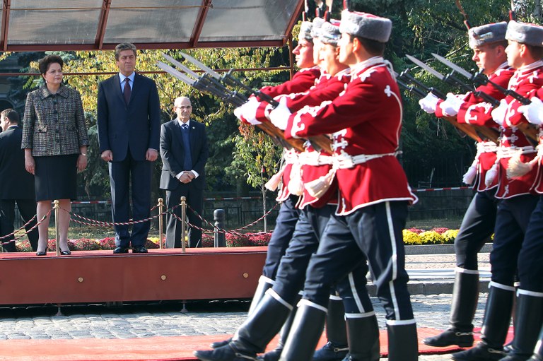 Presidenta Dilma Rousseff e o  Sr. Georgi Parvanov, Presidente da República da Bulgária, Durante Cerimônia Oficial de Chegada ao País. Sófia - BG, 05/10/2011