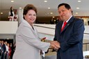 Presidenta Dilma Rousseff e o presidente da Venezuela, Hugo Chávez, durante cerimônia oficial de chegada ao Brasil. Brasília-DF, 06/06/2011
