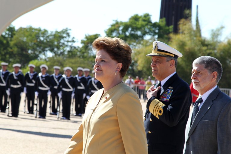 Presidenta Dilma Rousseff participa da cerimônia de substituição da Bandeira Nacional na praça dos Três Poderes,  em comemoração a Semana da Pátria. Brasília-DF, 04/09/2011