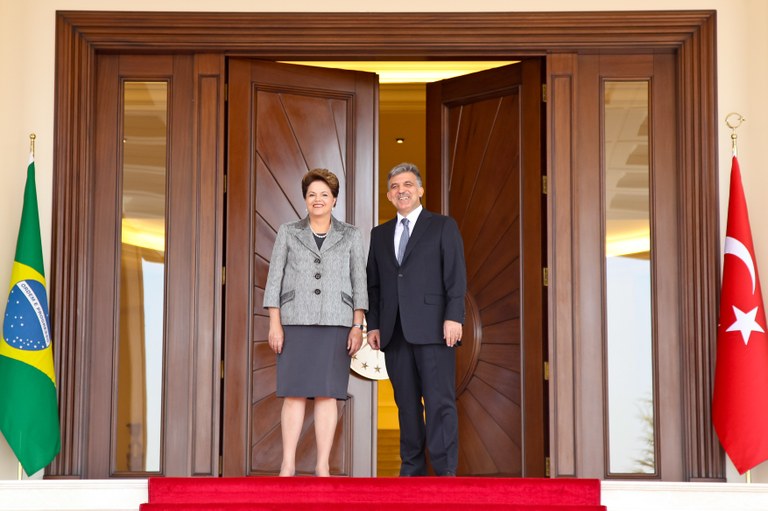Presidenta Dilma Rousseff e o Presidente da Turquia Abdullah Gül posam para foto durante Cerimônia Oficial de Chegada no Palácio Presidencial de Çankaya. Ancara - TUR, 07/10/2011