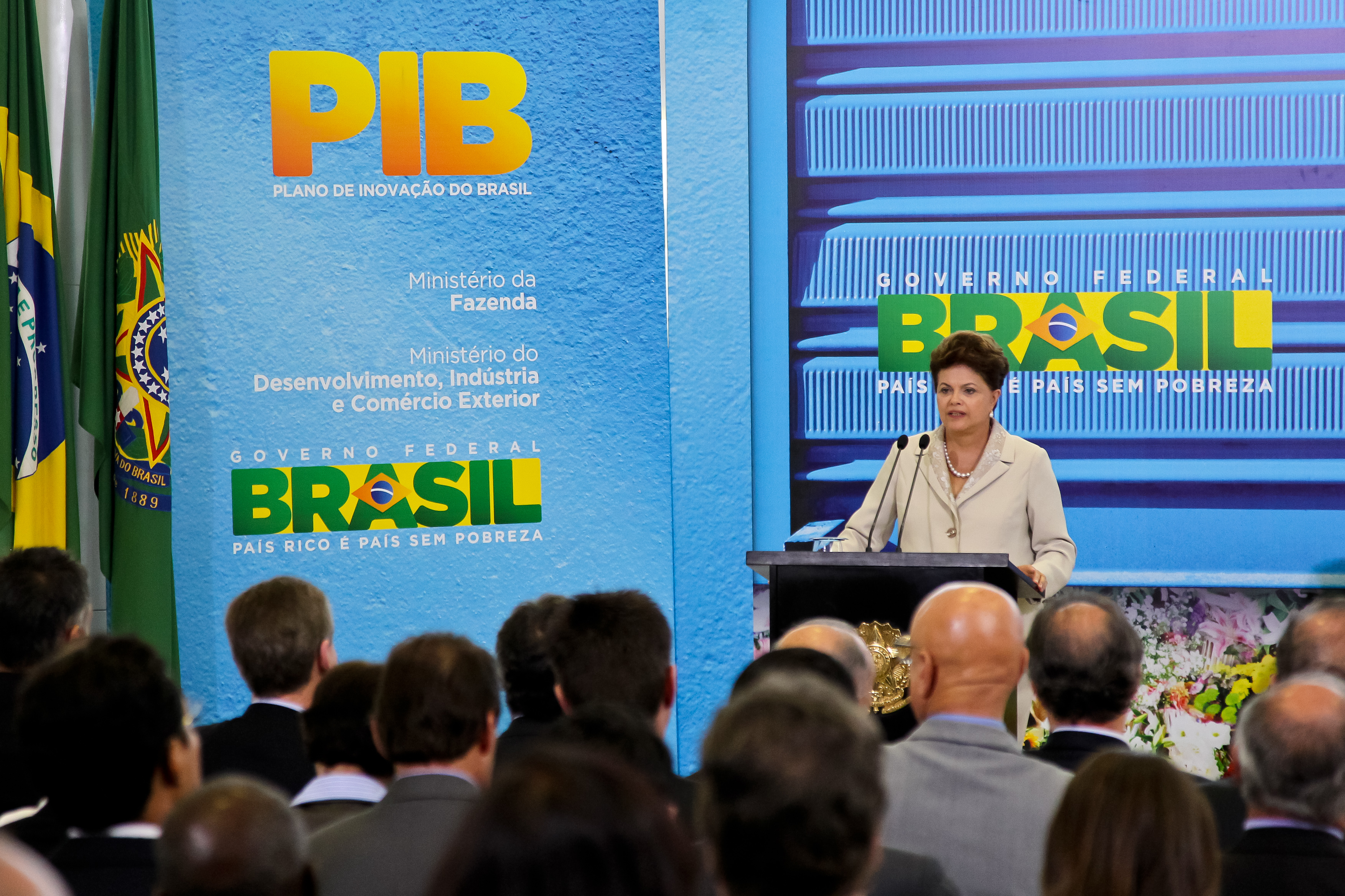 Presidenta Dilma Rousseff anuncia medidas de aperfeiçoamento da Lei Geral das Micro e Pequenas Empresas. Brasília-DF, 09/08/2011