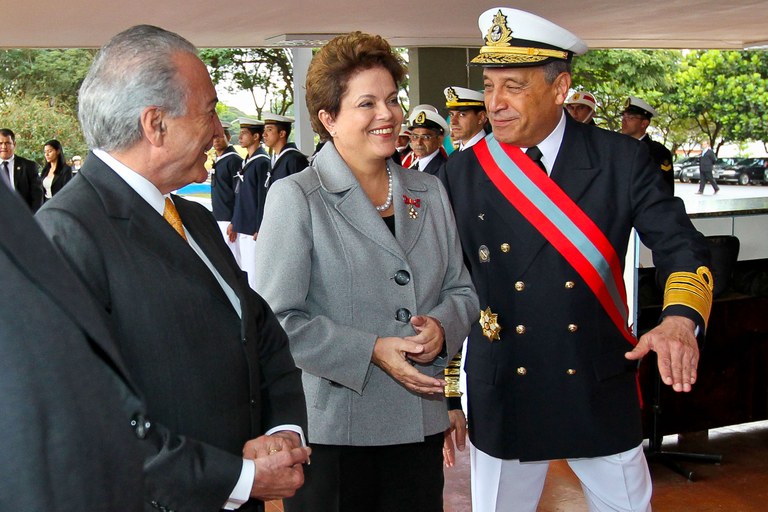 Presidenta Dilma Rousseff, o vice-presidente Michel Temer e o comandante da Marinha, Almirante de Esquadra Júlio Soares de Moura Neto, durante cerimônia de comemoração do 146º aniversário da Batalha Naval do Riachuelo. Brasília-DF, 10/06/2011 Presidenta Dilma Rousseff, o vice-presidente Michel Temer e o comandante da Marinha, Almirante de Esquadra Júlio Soares de Moura Neto, durante cerimônia de comemoração do 146º aniversário da Batalha Naval do Riachuelo. Brasília-DF, 10/06/2011