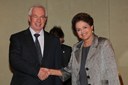 Presidenta Dilma Rousseff cumprimenta o primeiro-ministro da Ucrânia, Mykola Azarov, durante a 3ª Cúpula dos BRICS. Sanya-China, 14/04/2011 